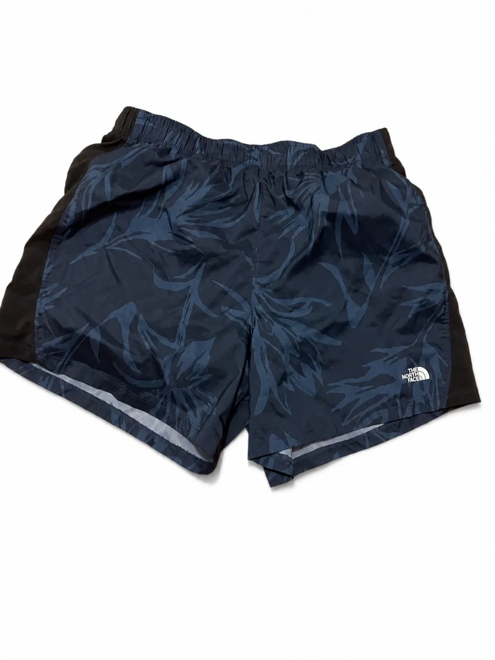 The Women's The North Face elevation Shorts in size M and blue color